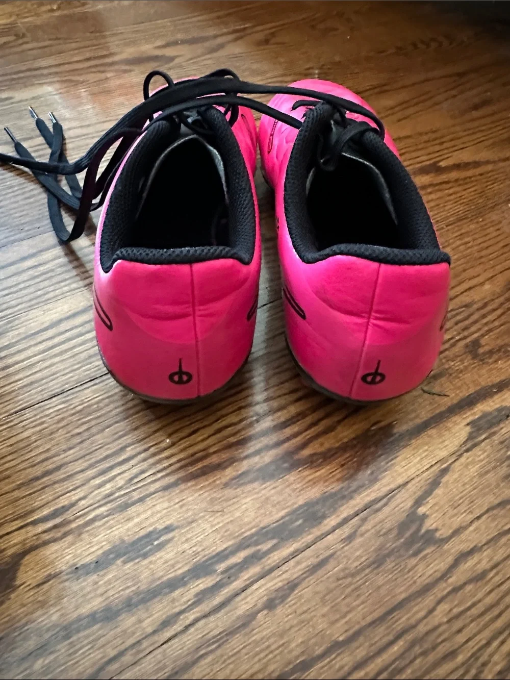 Nike kids soccer cleats size 4